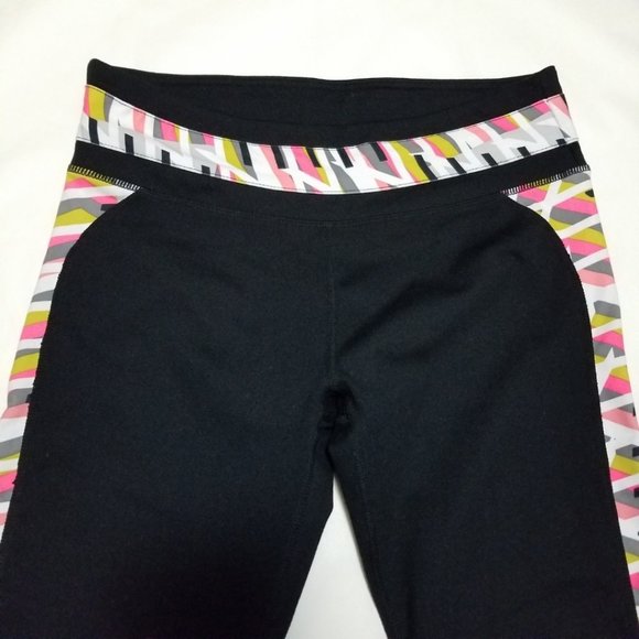 Fabletics Black Printed Camacana Capri Leggings - Picture 4 of 5